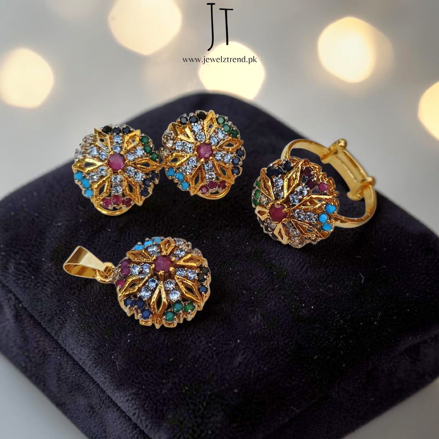 Spring Rose: Jurao Locket Set