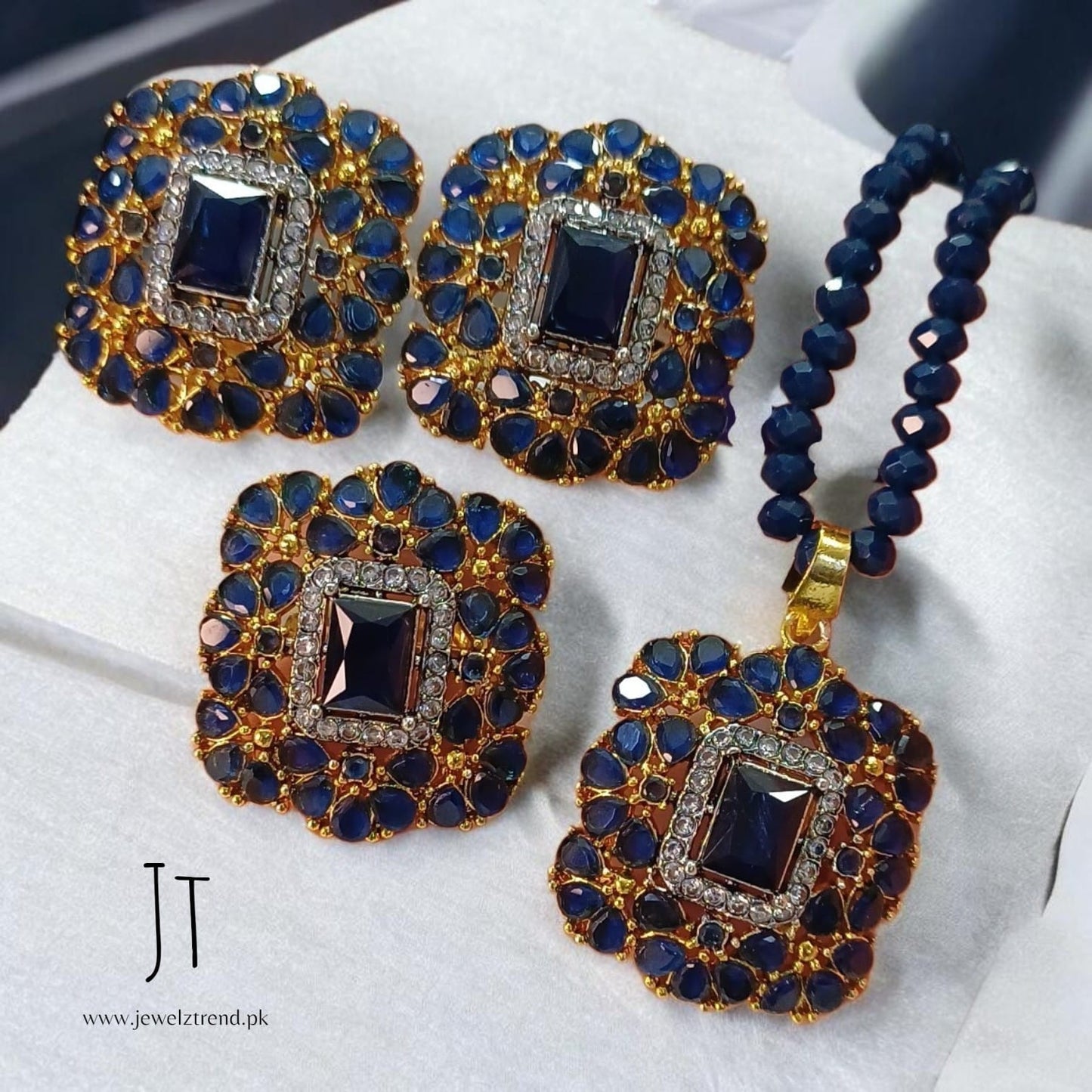 Aura Charm: Locket Set