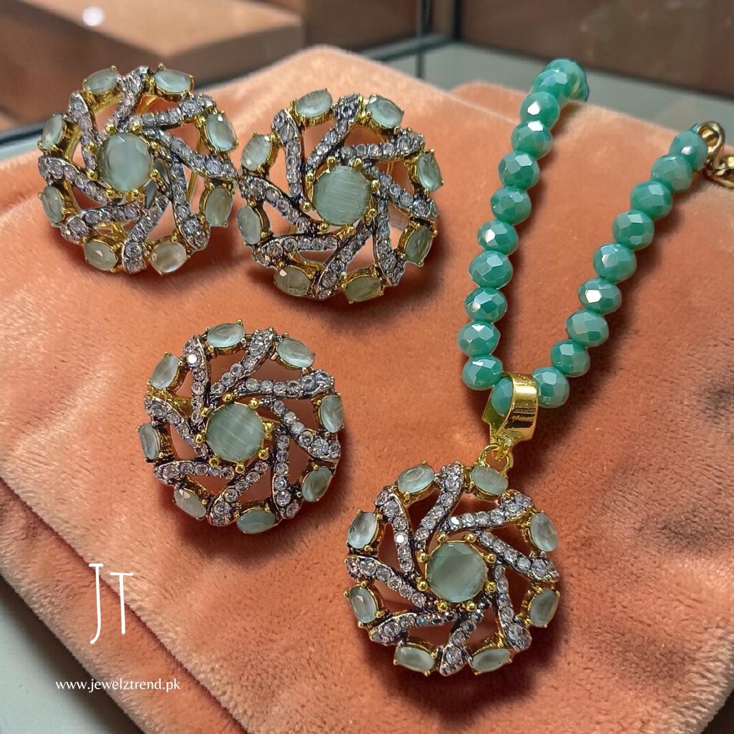Spiral Grace: Locket Set