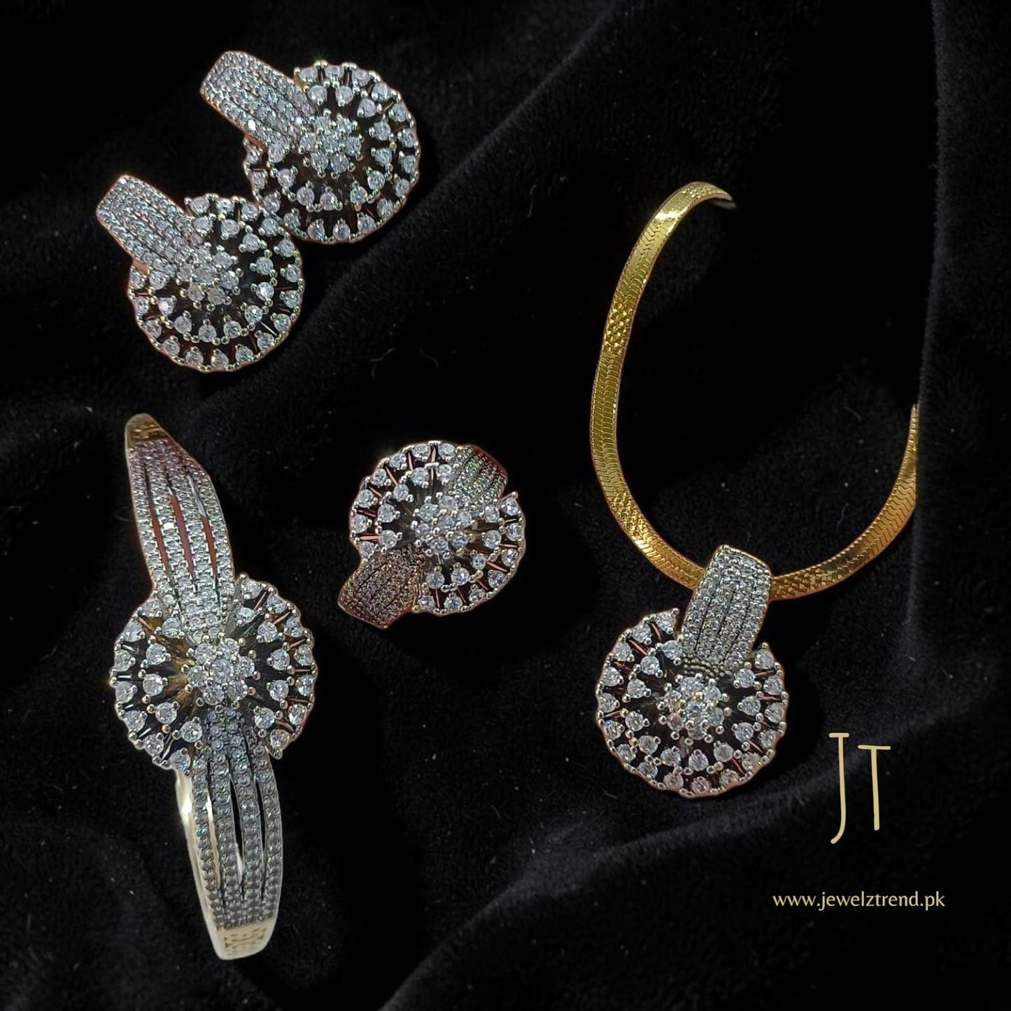 Noura Diamond Set