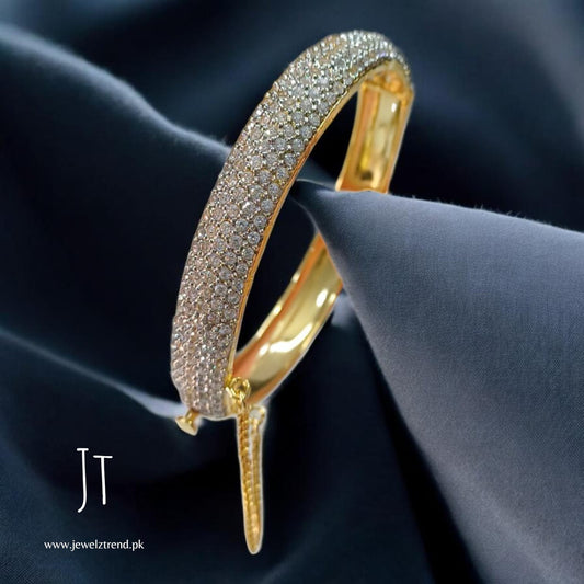 Flower: Kara bracelet