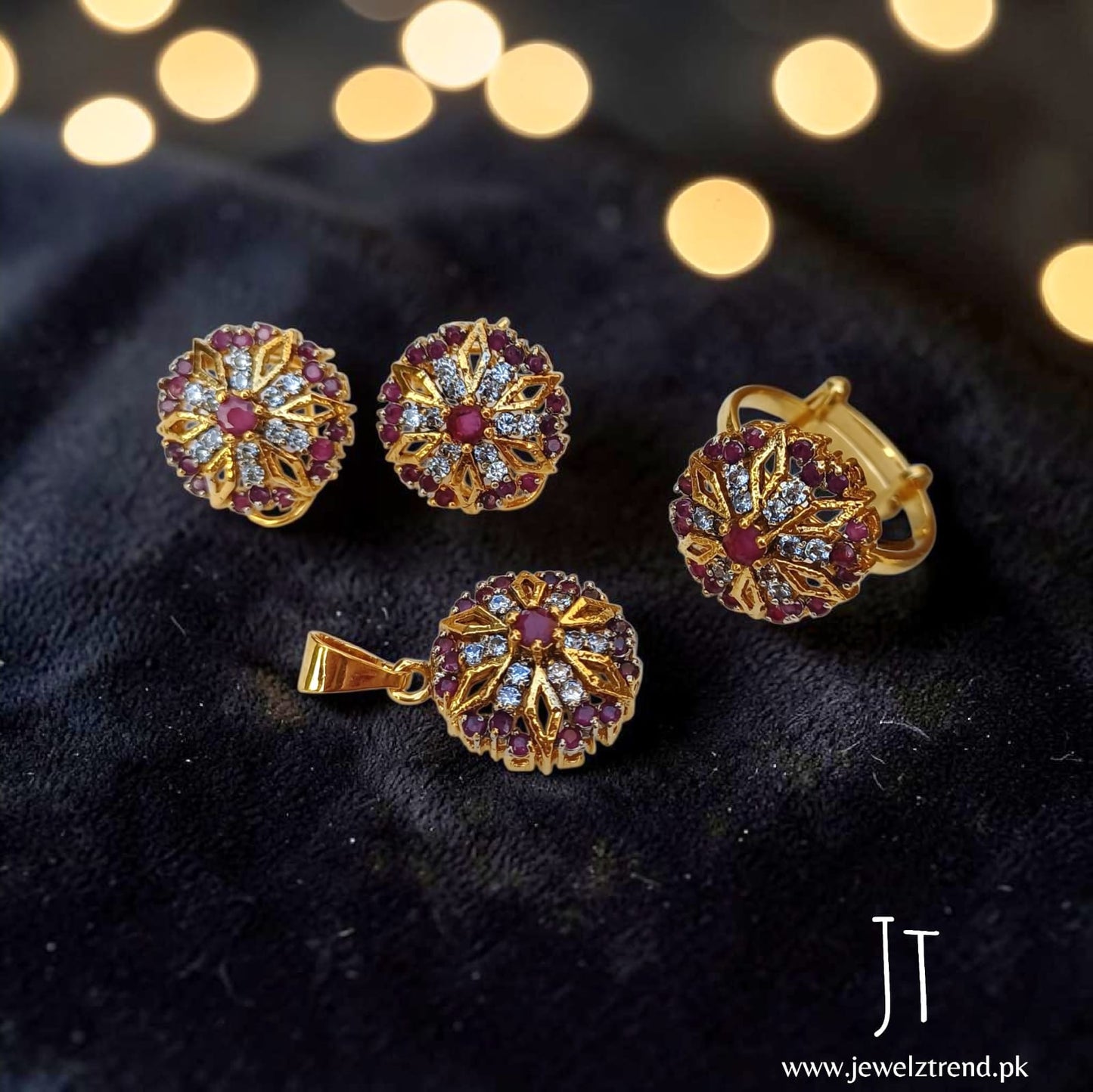 Spring Rose: Jurao Locket Set