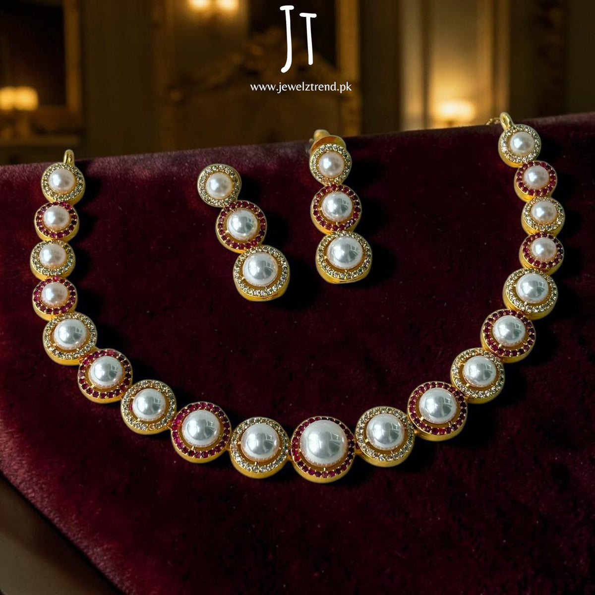 Snow White: Necklace Set