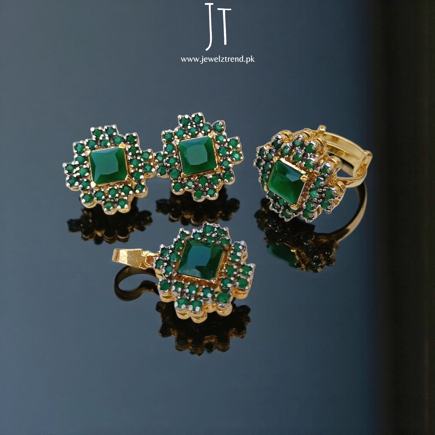Jurao Elegance Locket Set: A Statement of Timeless Grace