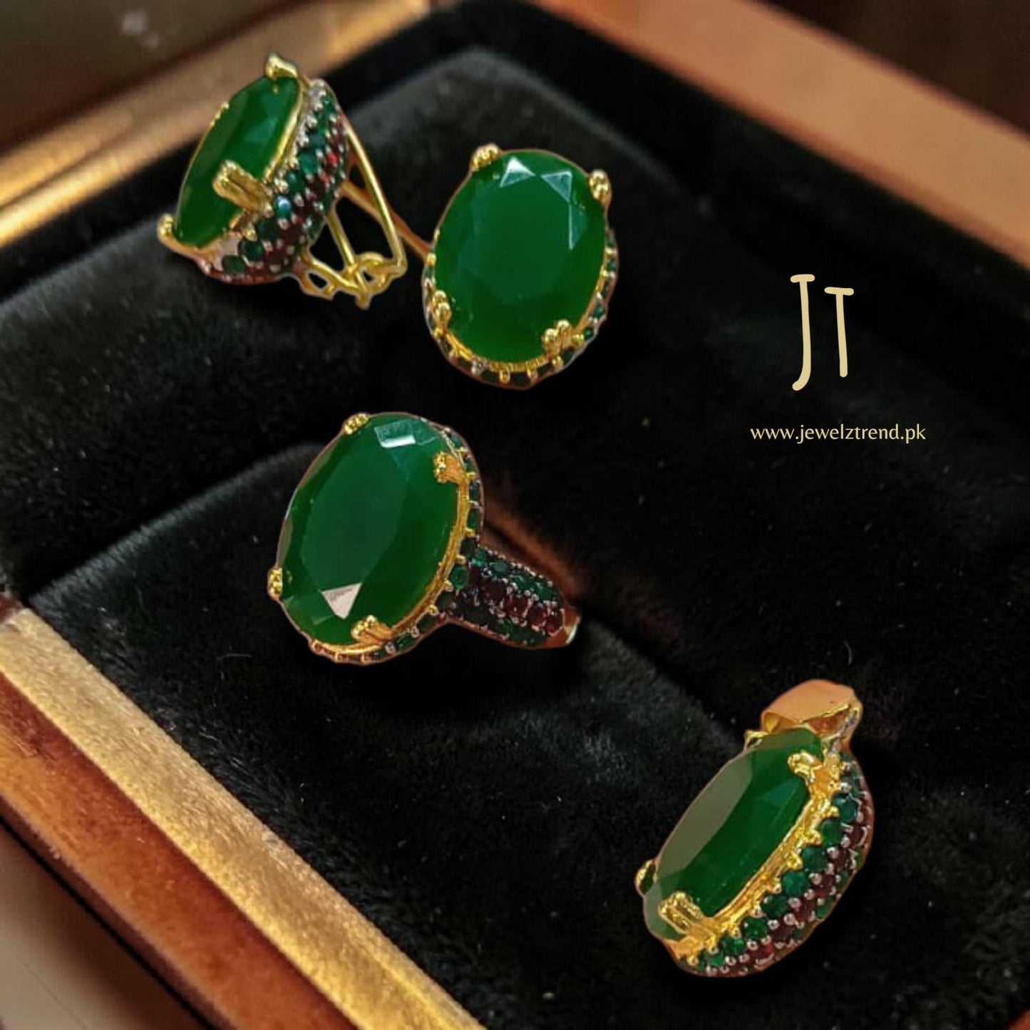 Premium Series 1089: Locket Set