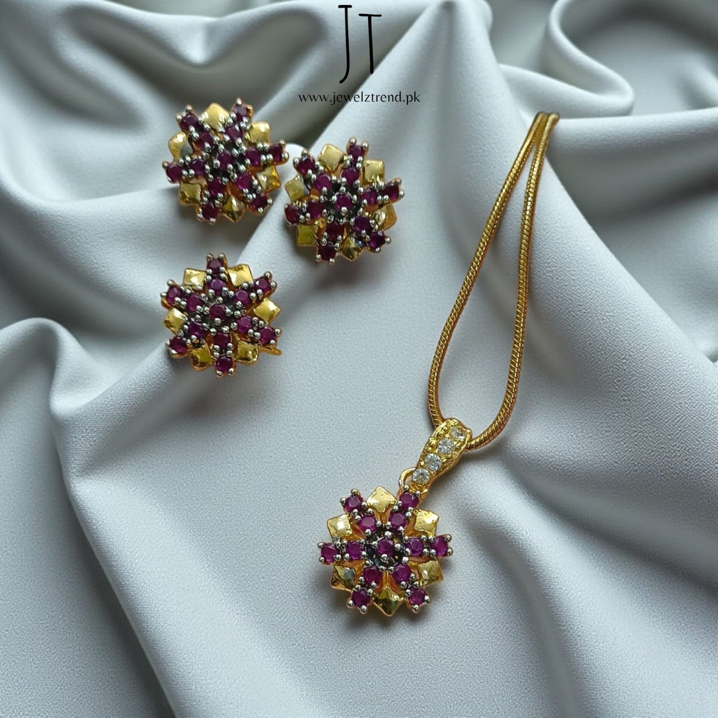 Diamond Glow: Locket Set