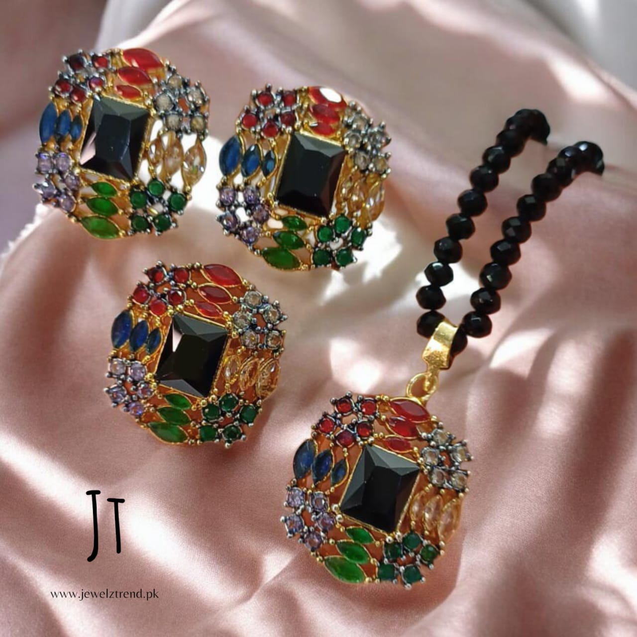Rising Sun: Locket Set