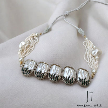 Tara: Choker on silver base (Black)