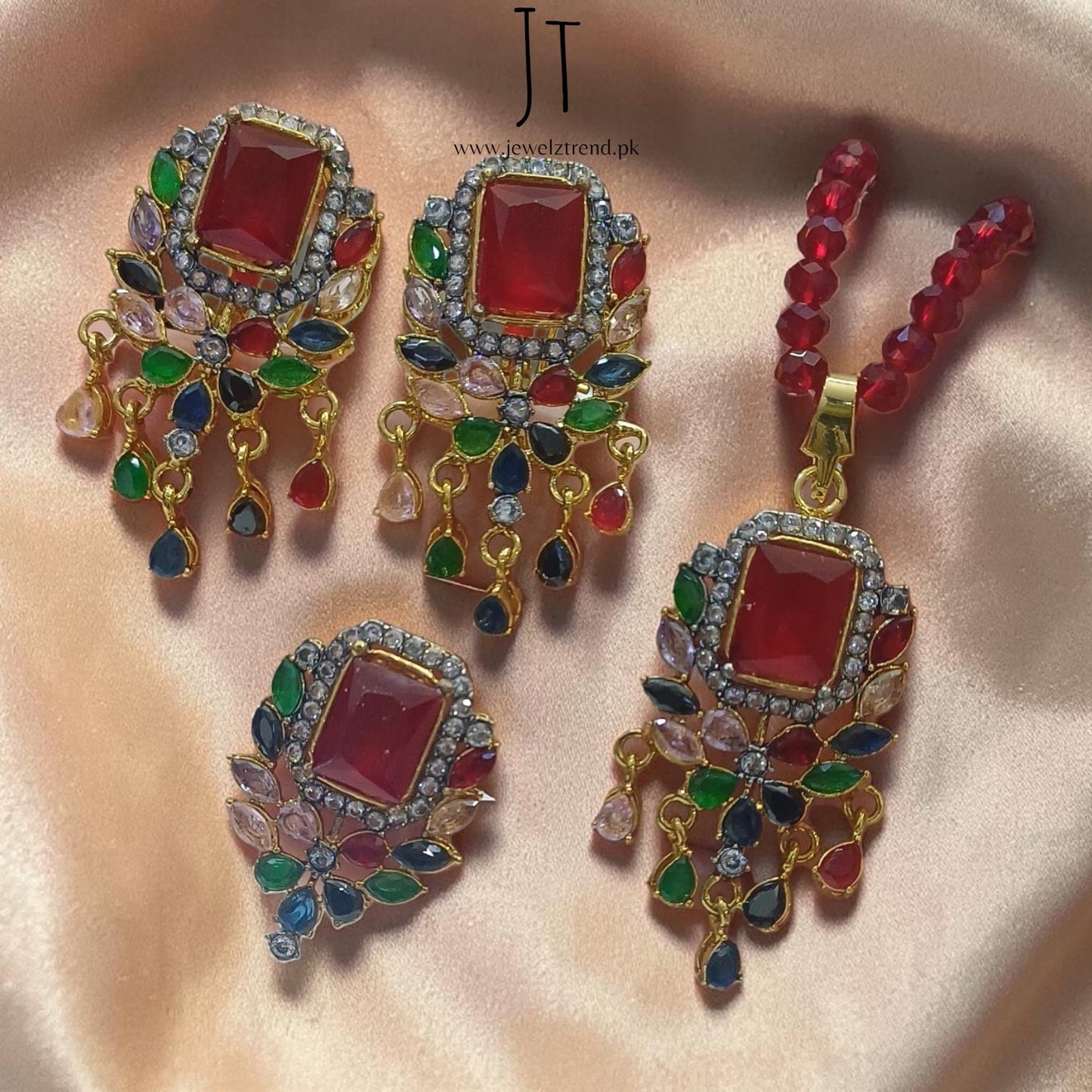 Jhoomer: Locket Set