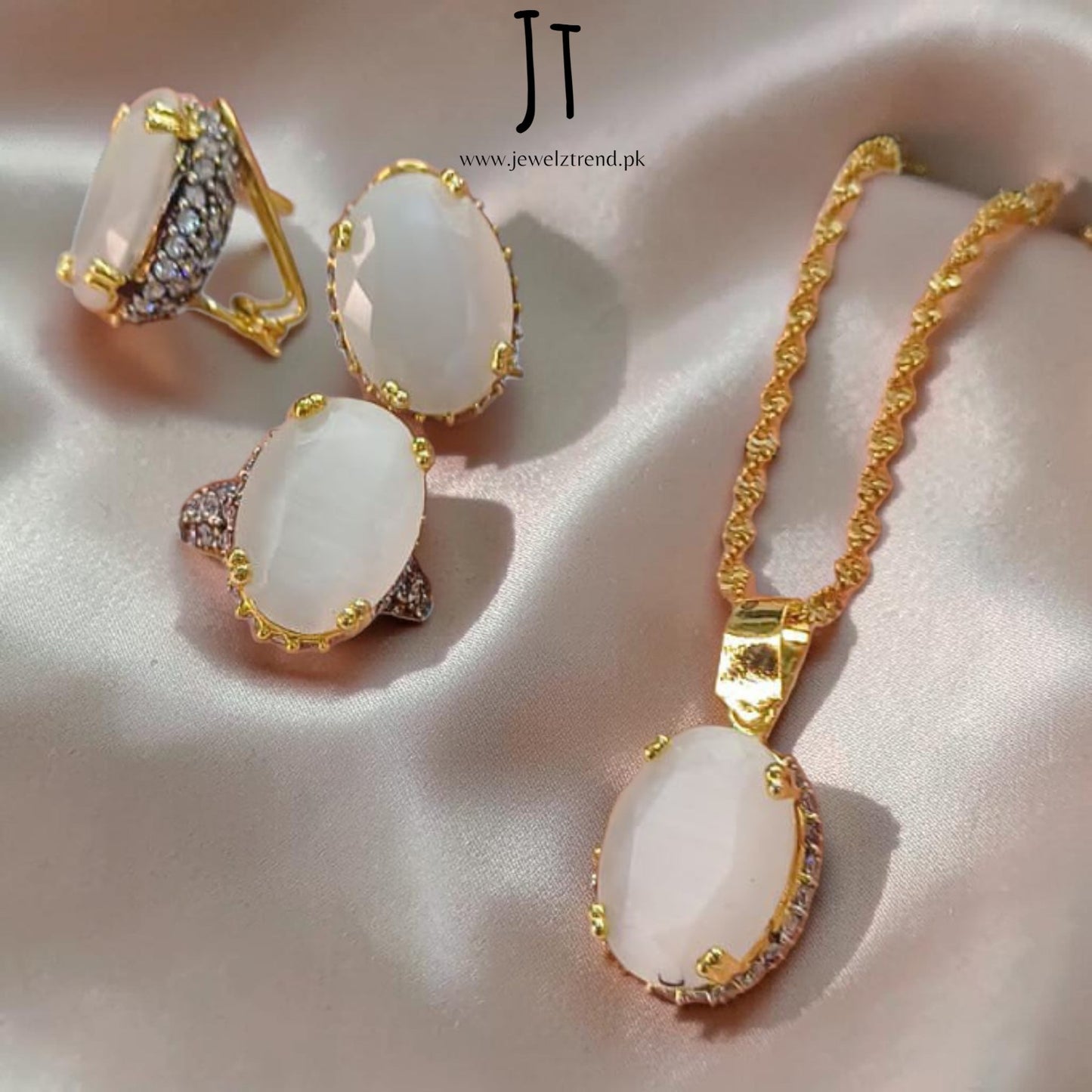 Premium Series 1089: Locket Set