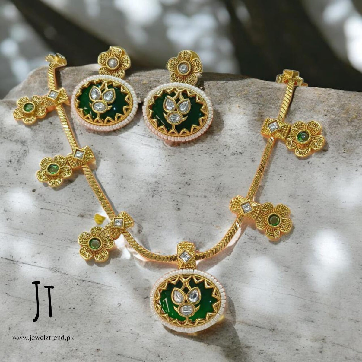 Adaa: Kashmiri Set