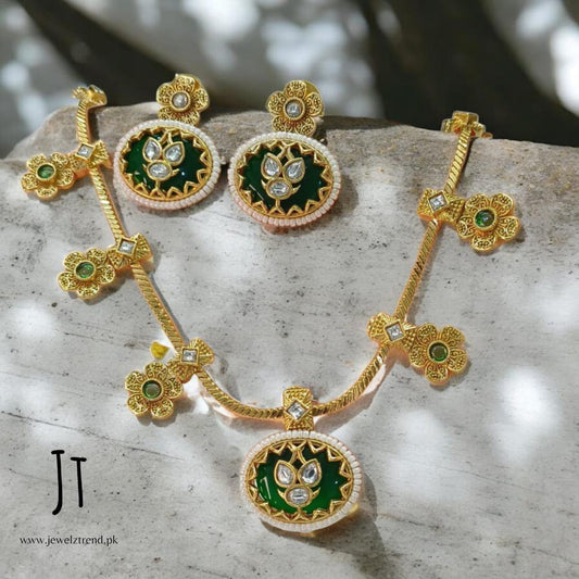 Adaa: Kashmiri Set