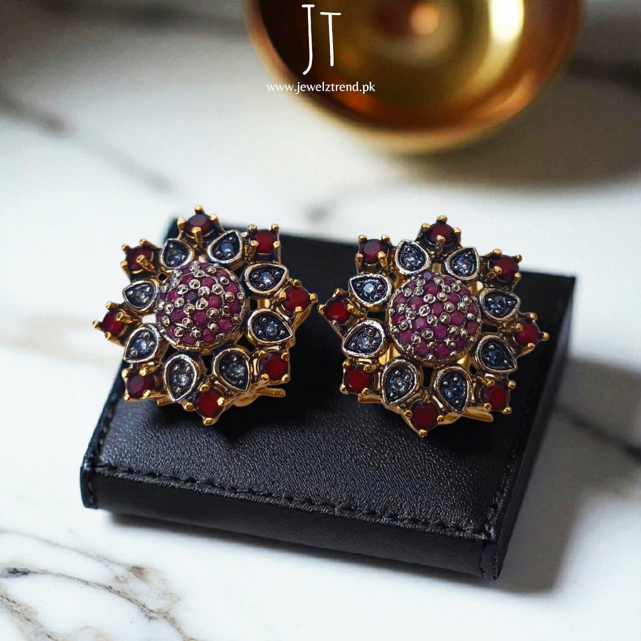 Luxe Star Glow: Jurao Earrings