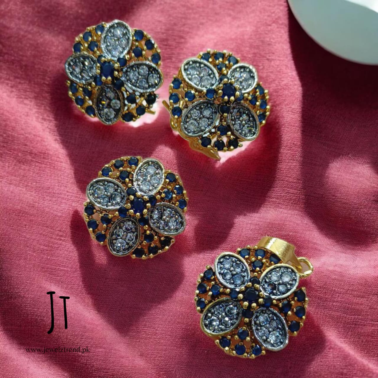 Jurao Petal Flower: Locket Set