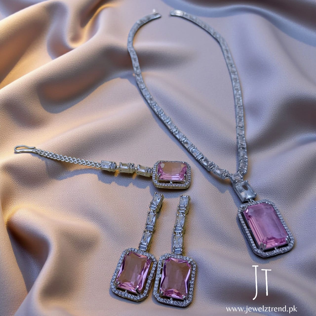 Pink Velvet: Long AD Mala