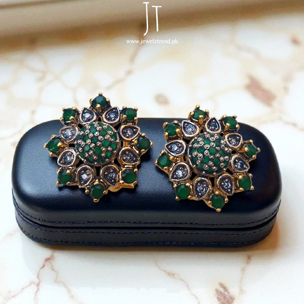 Luxe Star Glow: Jurao Earrings