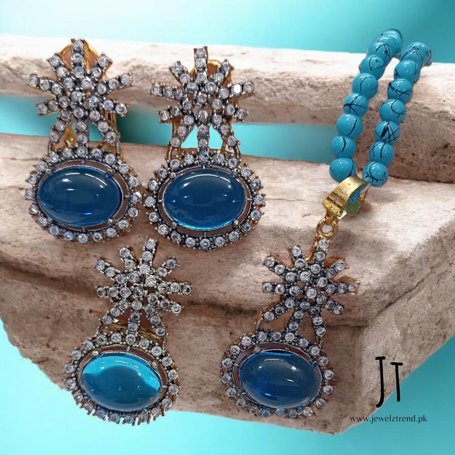 Saaz: Locket Set