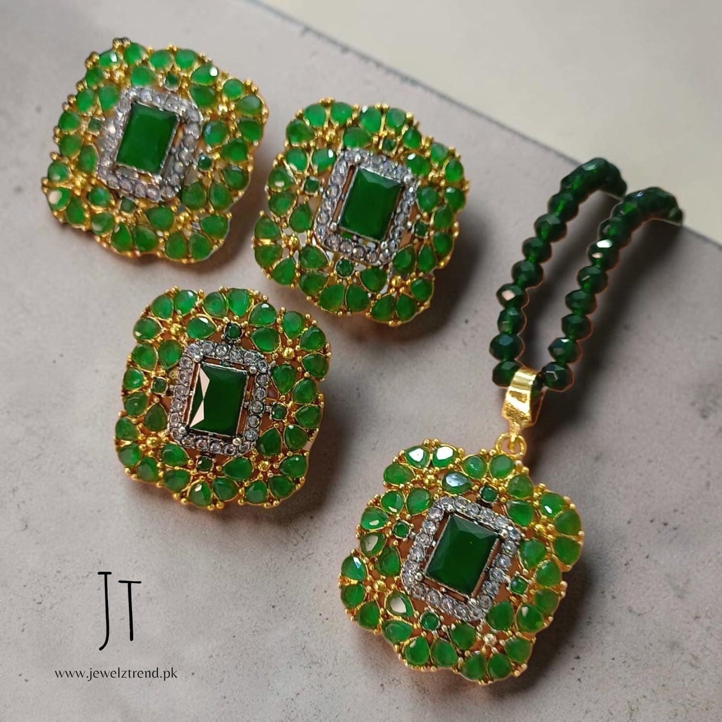 Aura Charm: Locket Set