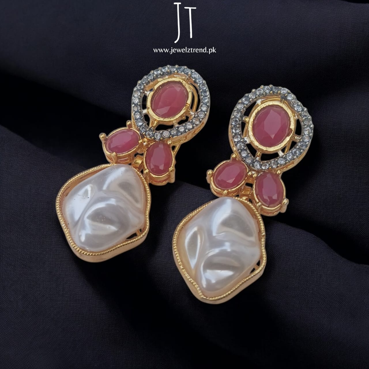 Aura de Pearl: Mother of Pearl