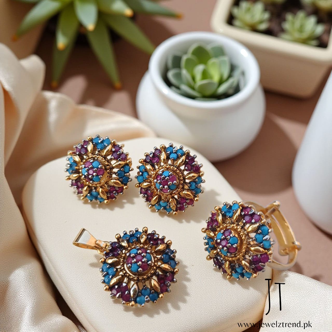 Mystic Bloom: Jurao Locket Set