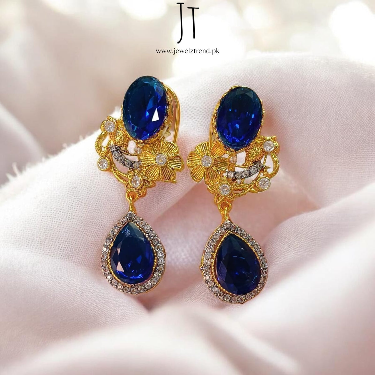 Mahnoor: Earrings