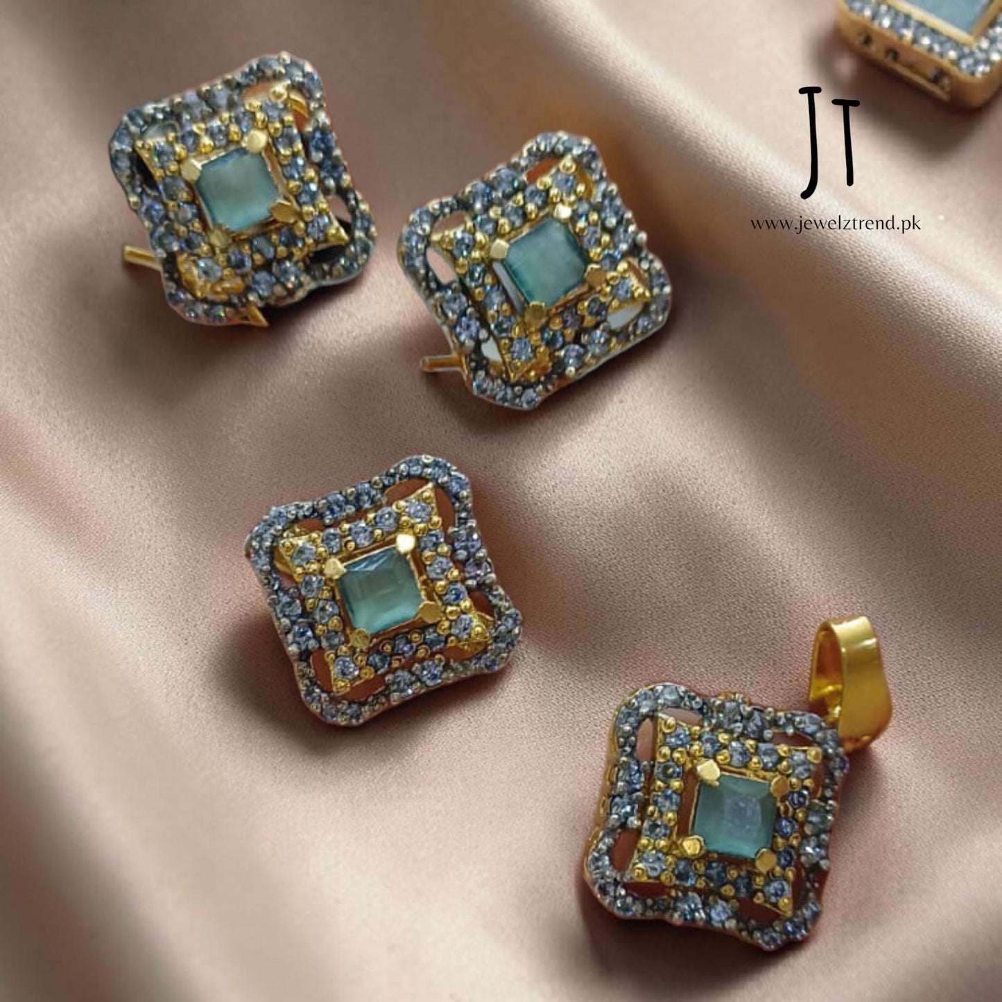 Zevar: Locket Set