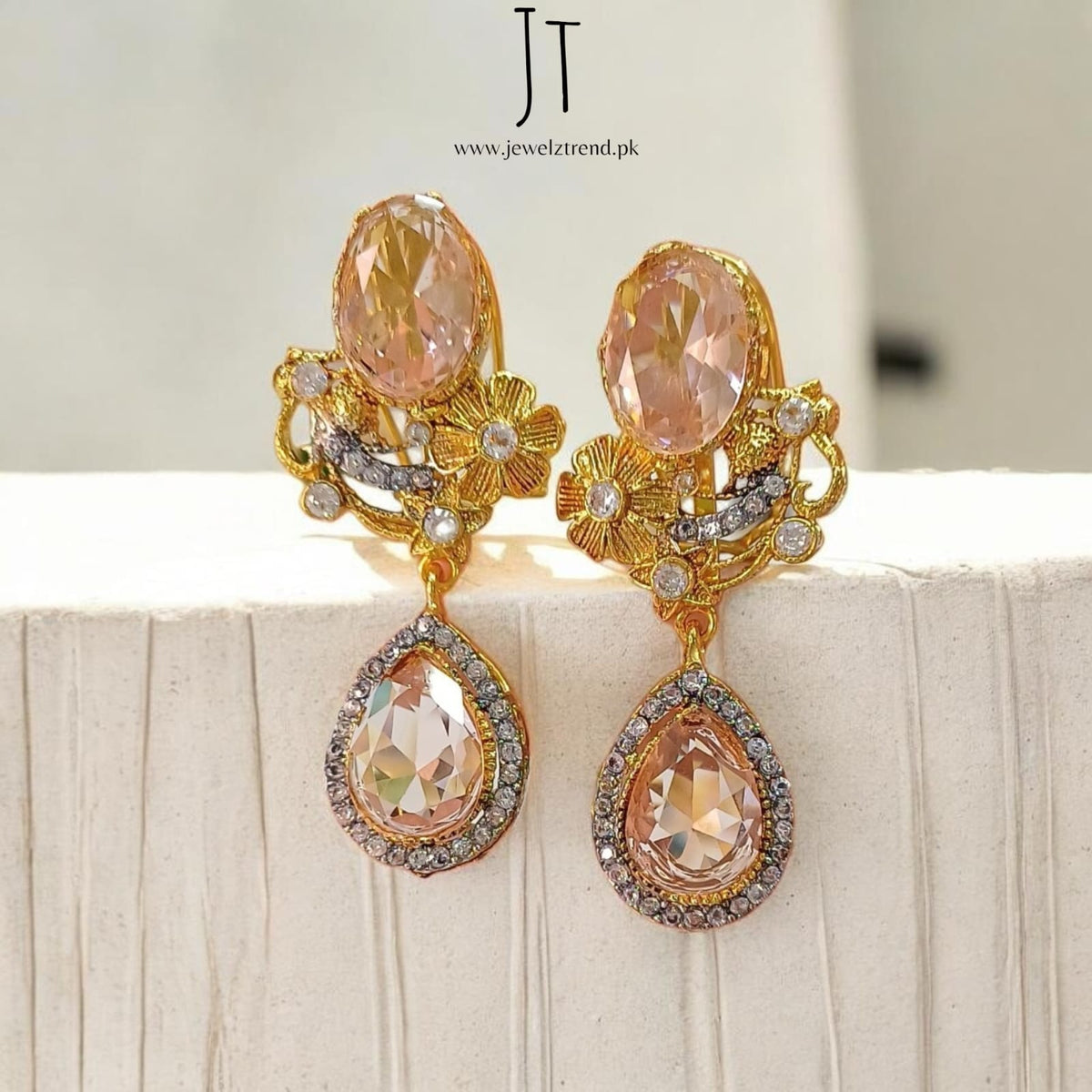 Mahnoor: Earrings