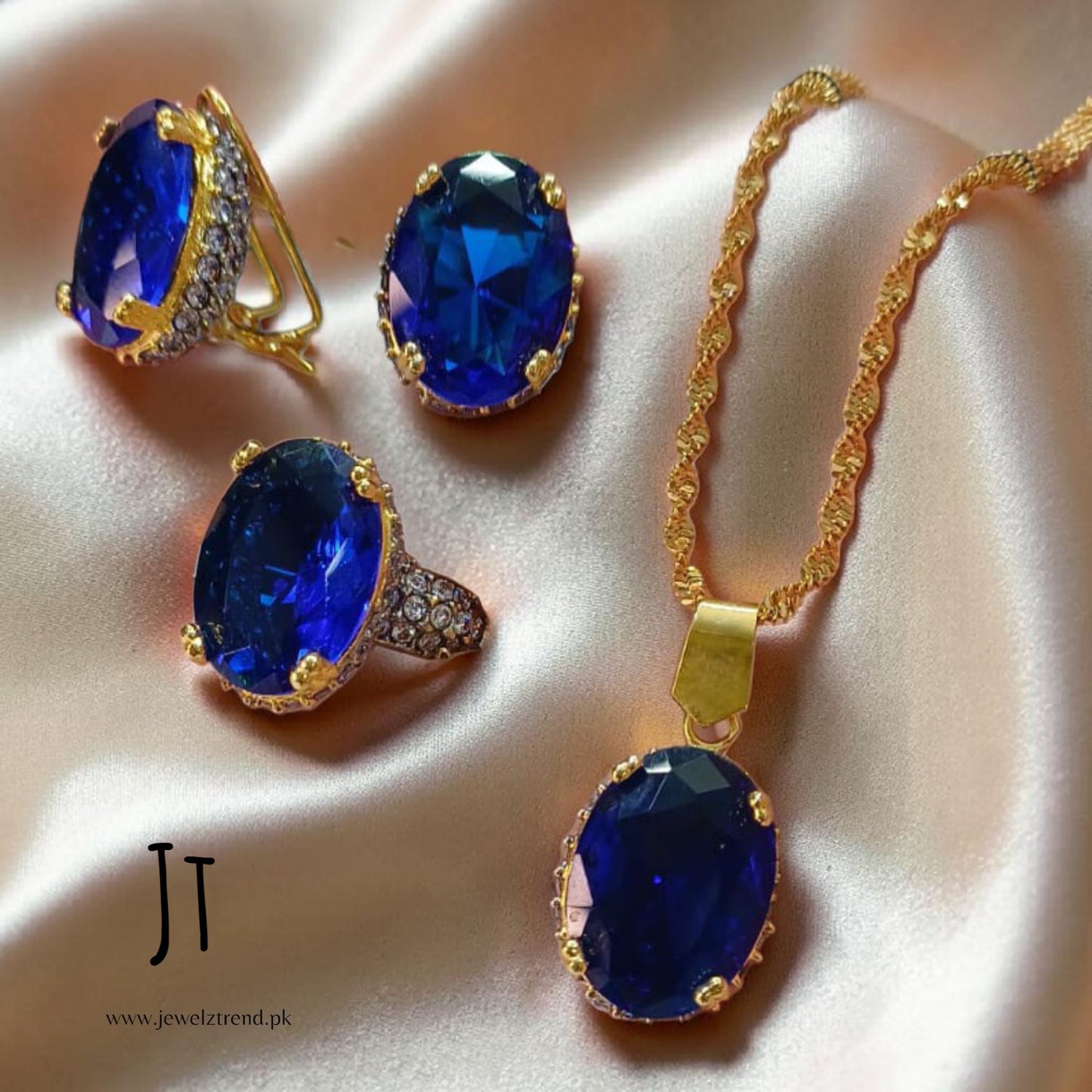 Premium Series 1089: Locket Set