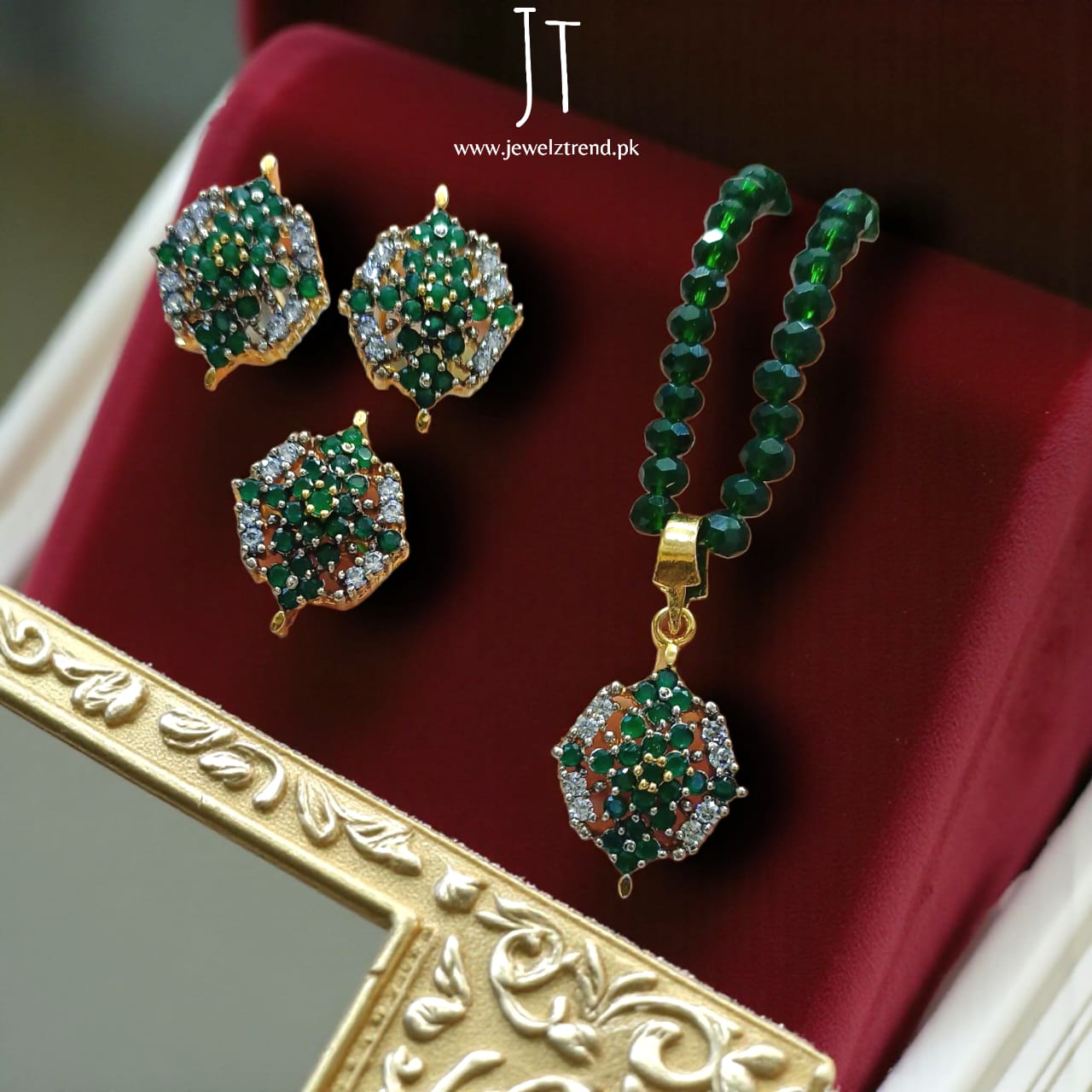 Flower Bliss: Gold-plated