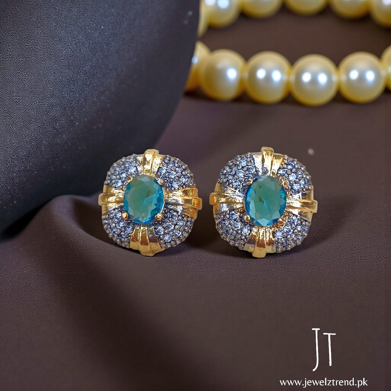 Cuboid Jurao Tops: Gold plated