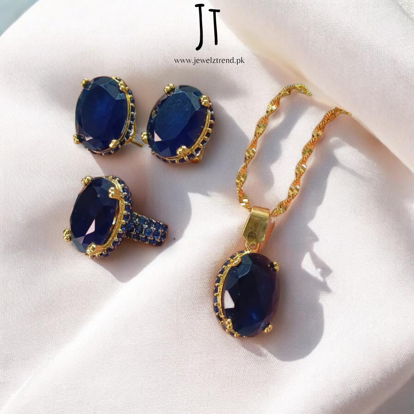 Premium Series 1089: Locket Set