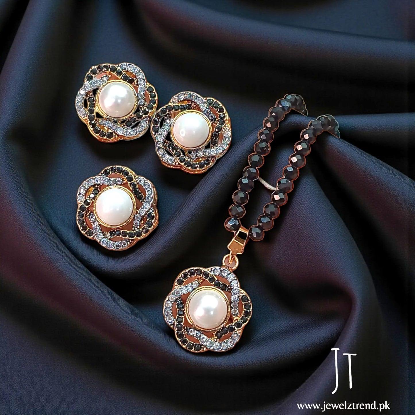Pearl in Swirl: Locket Set