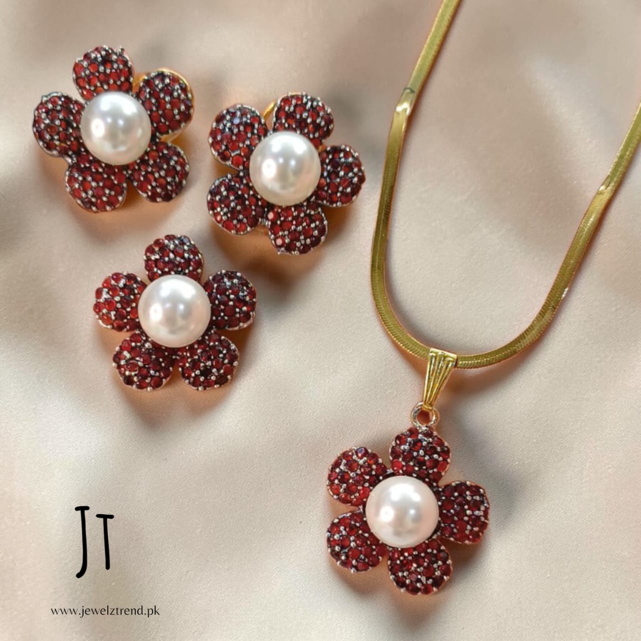 Pearl Blossom: Locket set