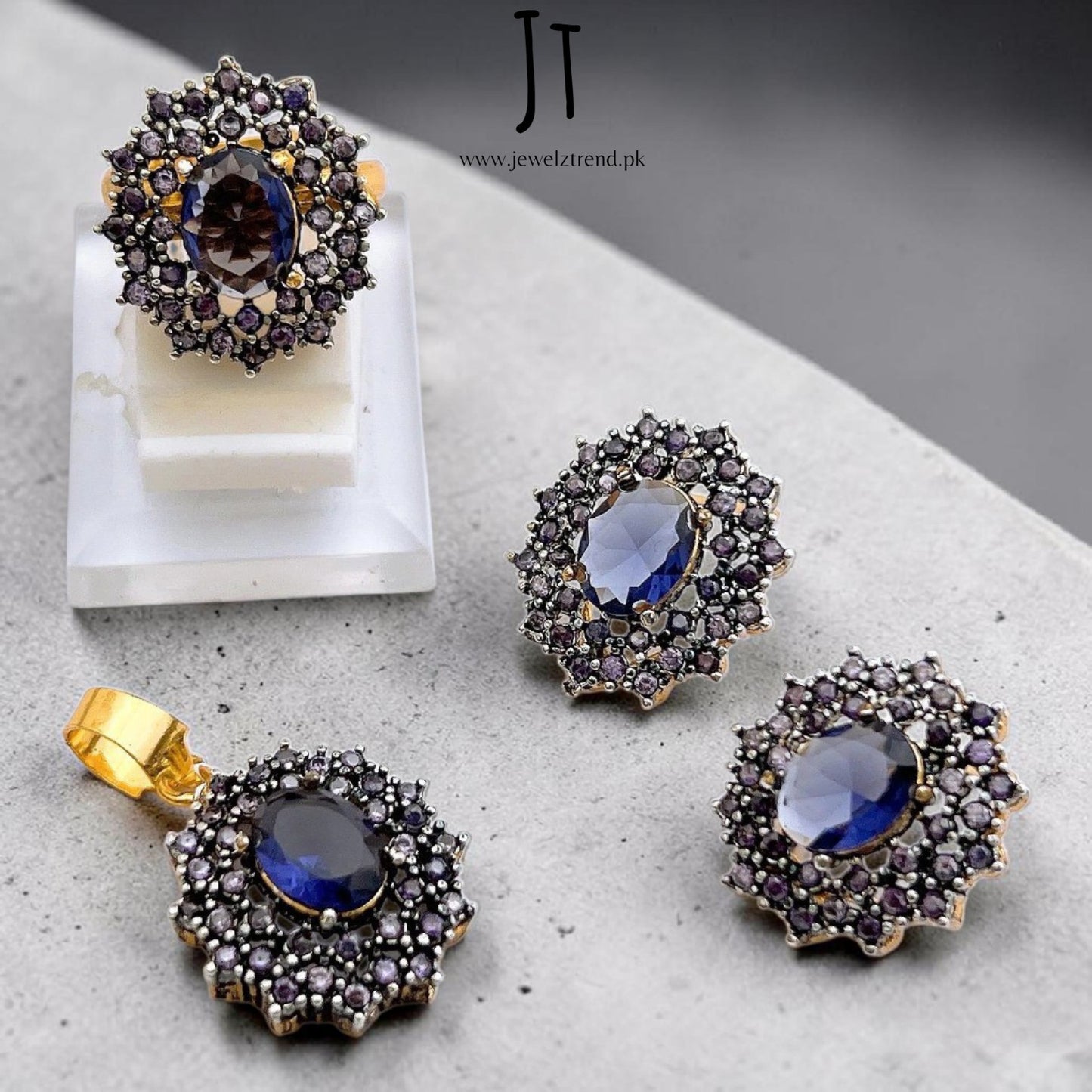 Ever Shine Jurao: Locket Set