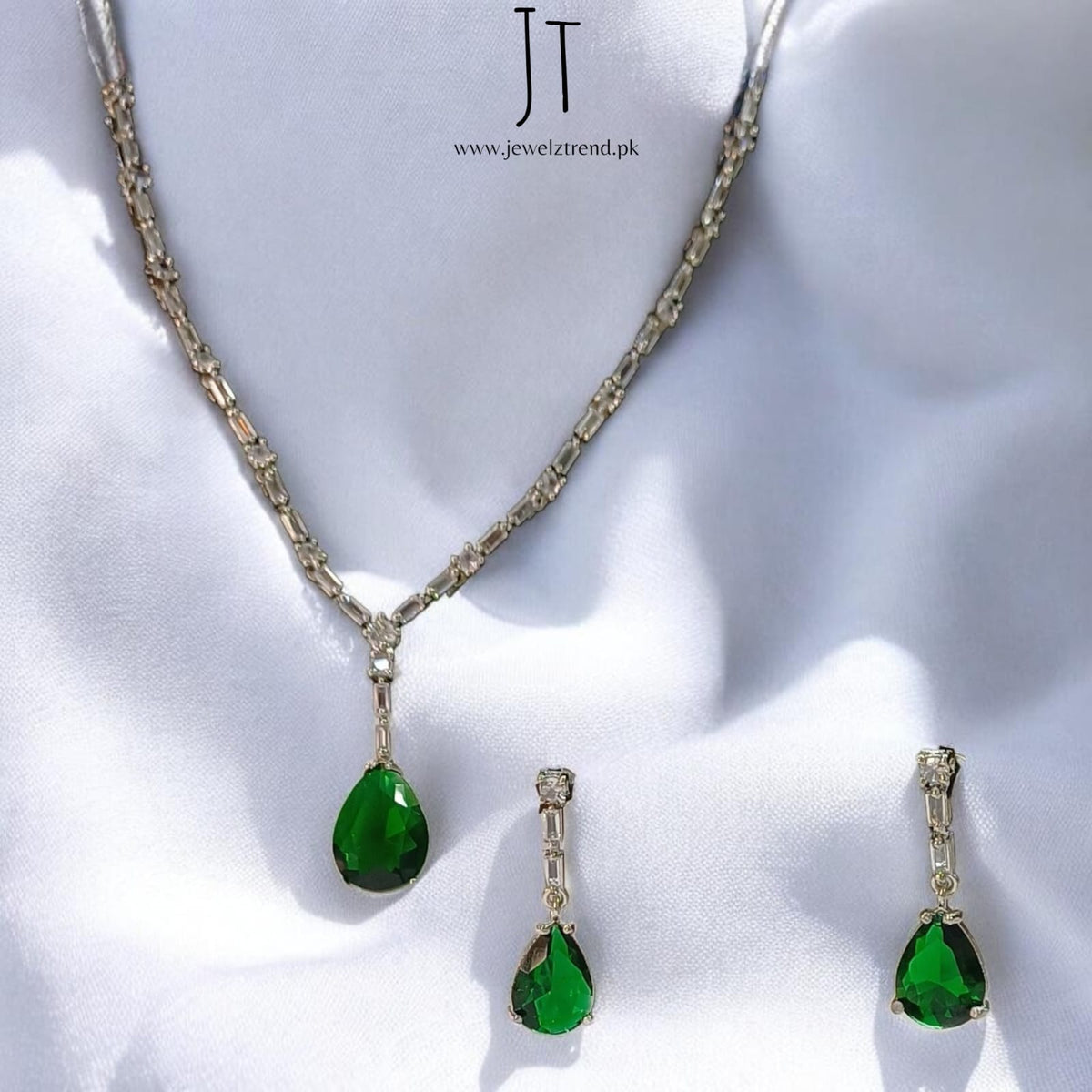 Divine: Necklace Set