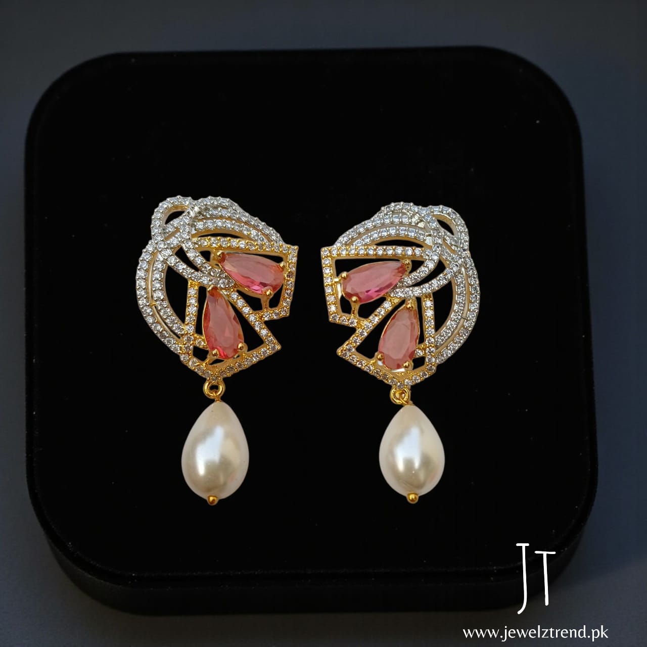 Super Classy Earrings with Gold tone: 1 carat polish