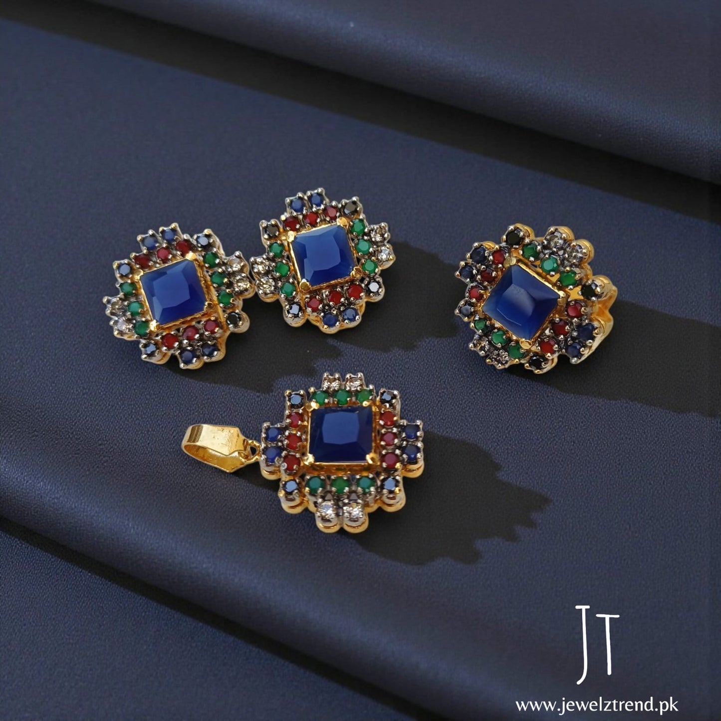 Jurao Elegance Locket Set: A Statement of Timeless Grace
