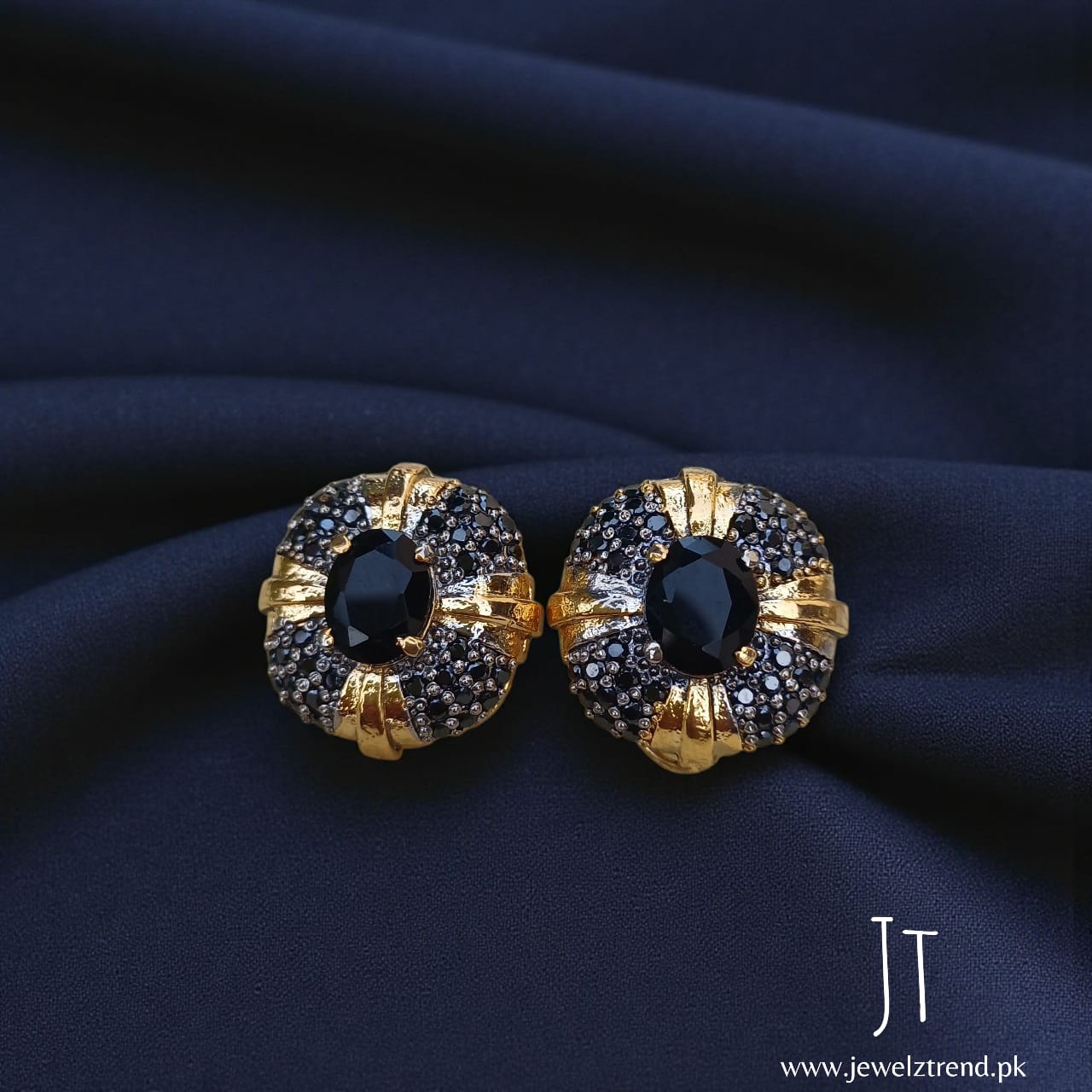 Cuboid Jurao Tops: Gold plated