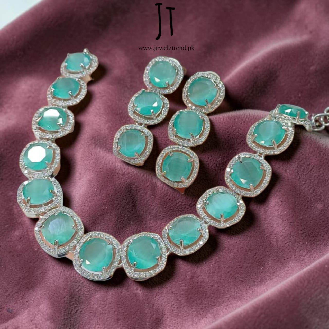 AD Elegance: Necklace Set