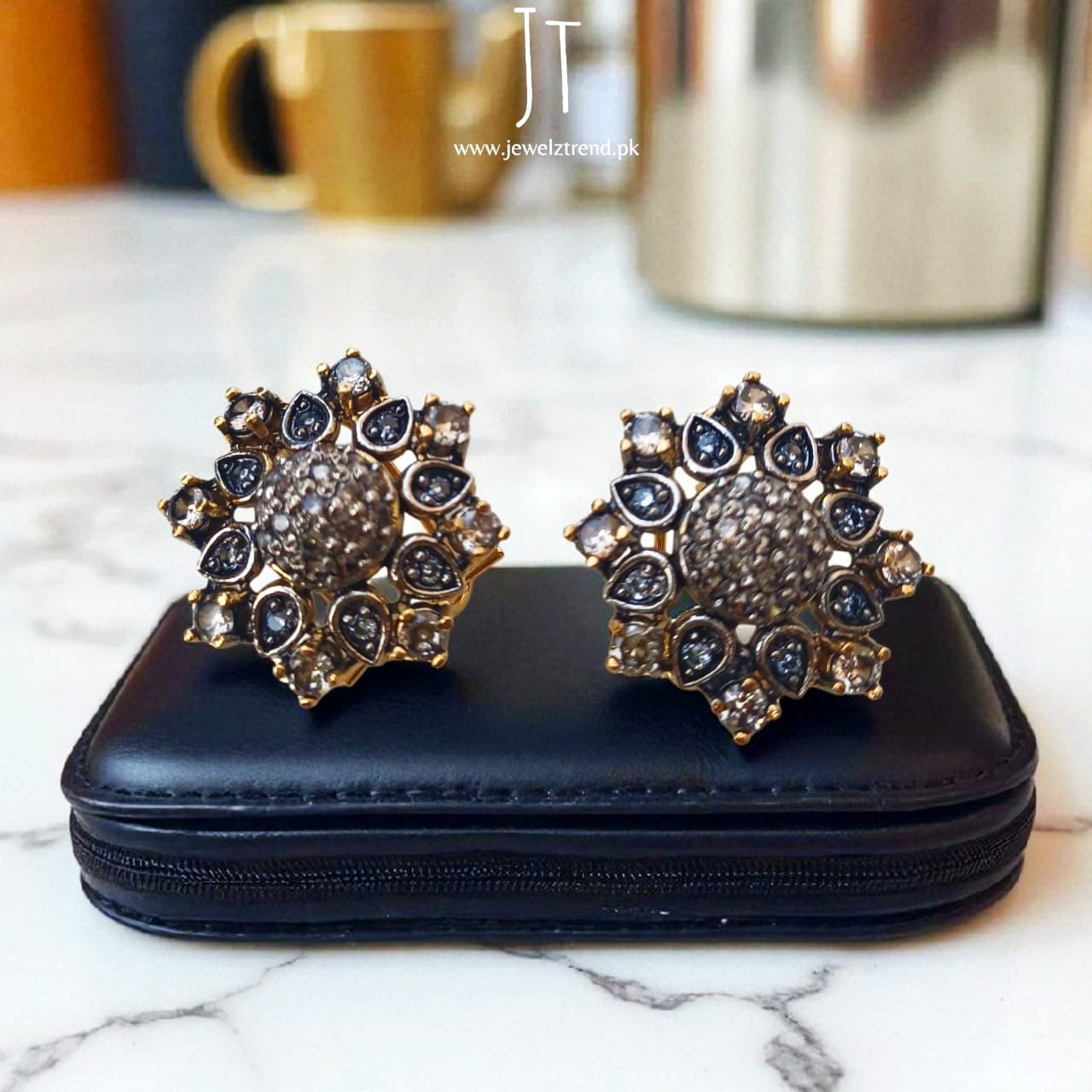 Luxe Star Glow: Jurao Earrings