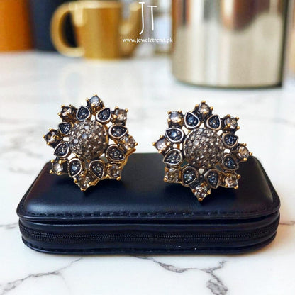 Luxe Star Glow: Jurao Earrings