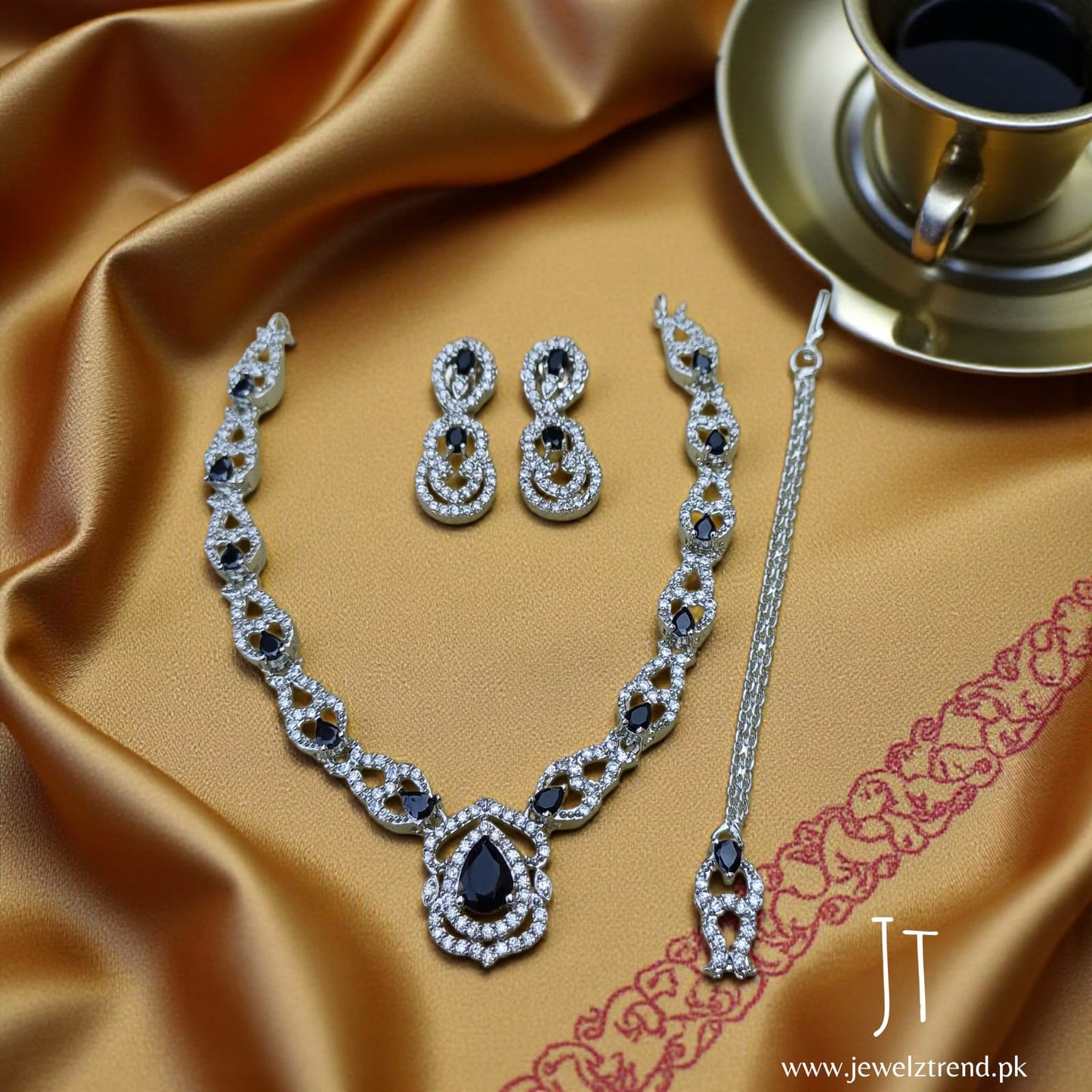 Moonlight Black Necklace