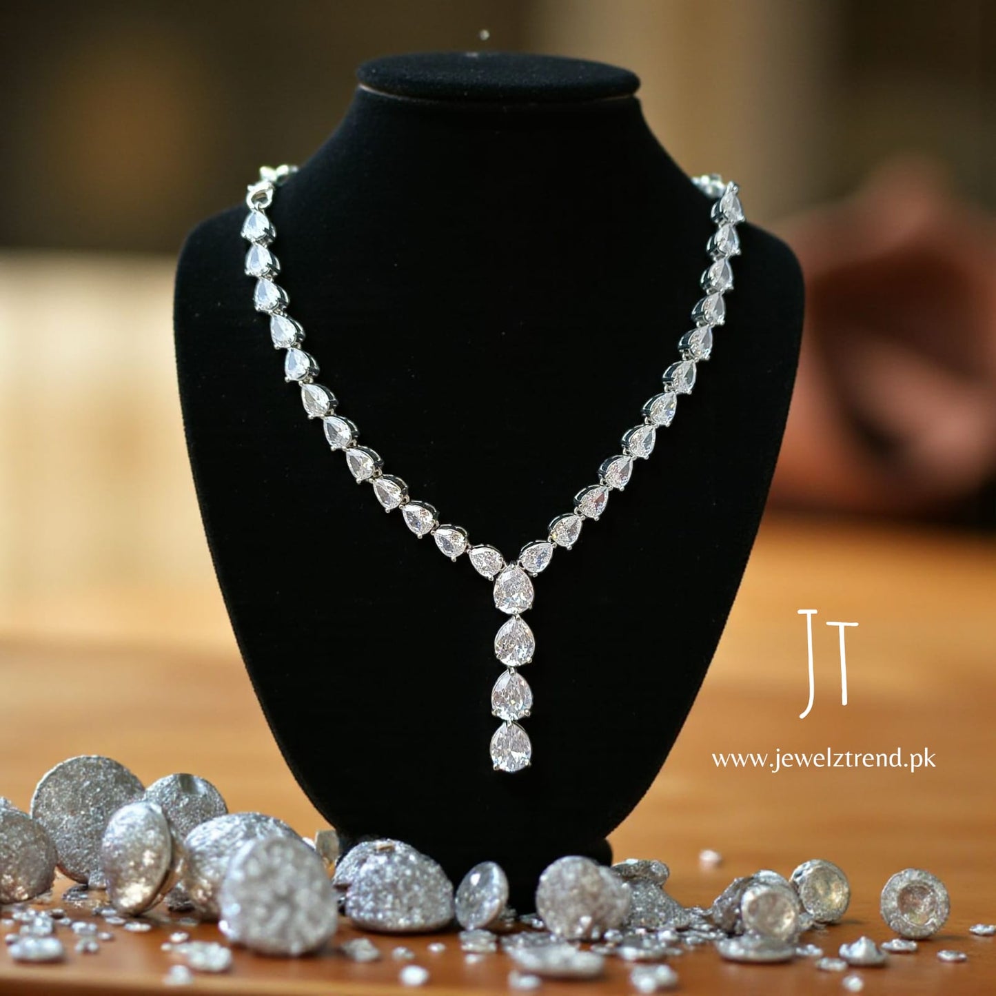 Silver Shine: AD Stone Neck