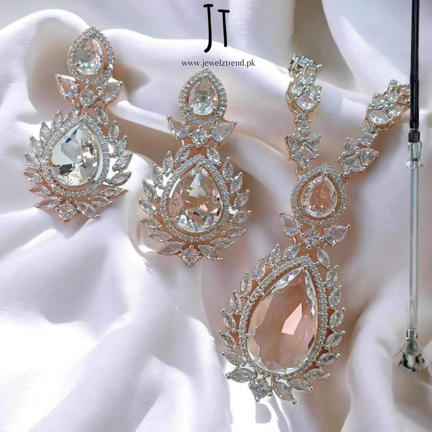 Diamond Dreams: Necklace Set