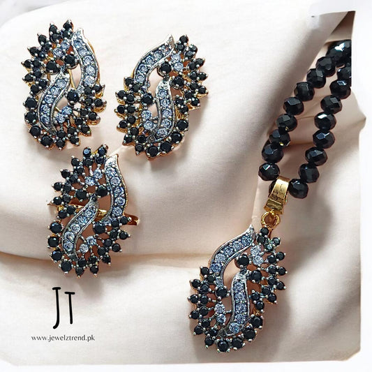 Morning Breeze: Jurao Locket Set