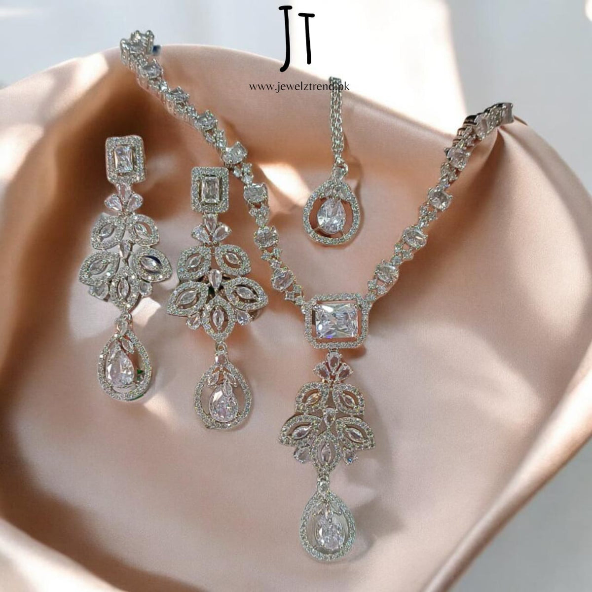 Glam AD Necklace Set