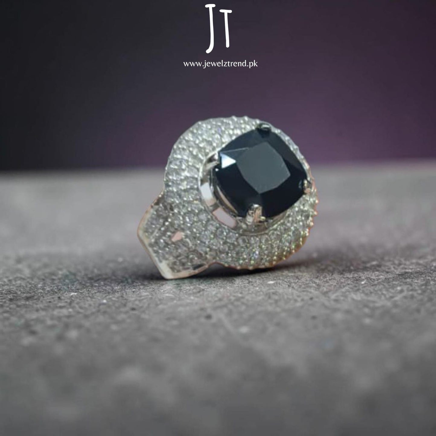 Glam Grace: Ring