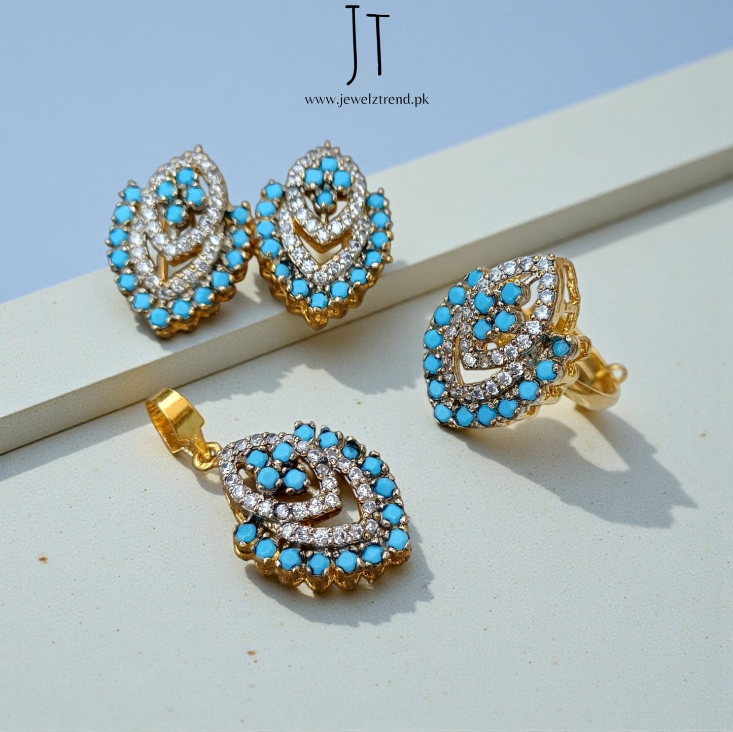 Vintage Vibes: Jurao Locket Set