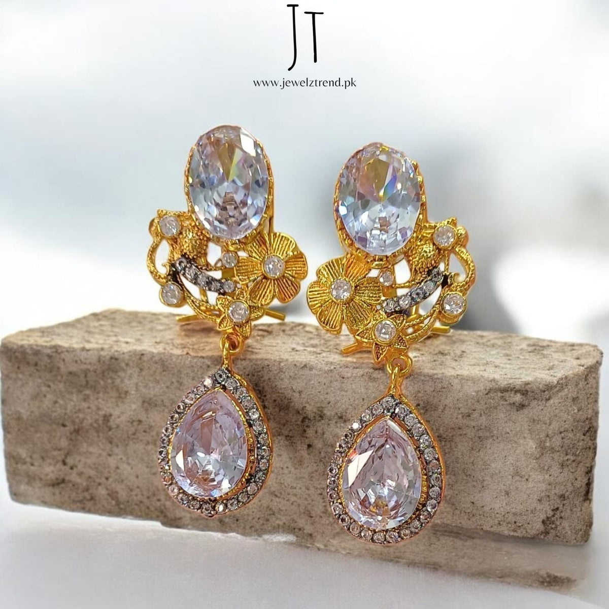 Mahnoor: Earrings
