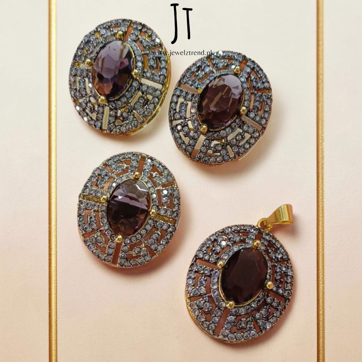 Bold Beauty: Jurao Locket Set